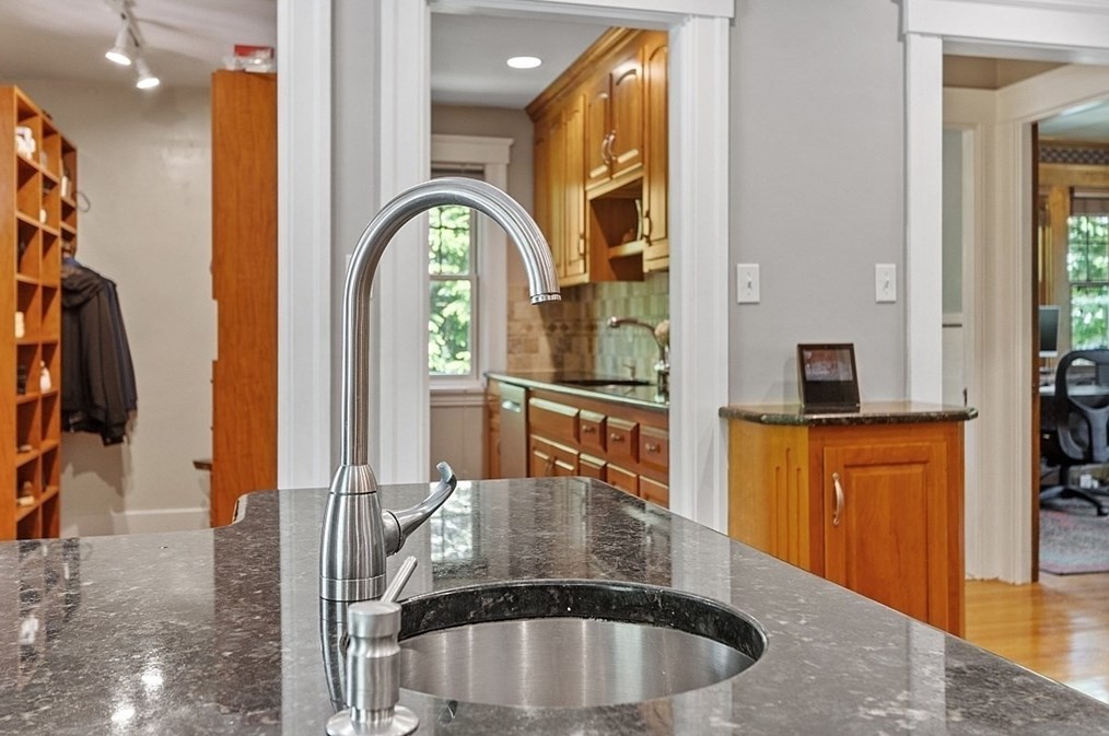 661 Grove St, Worcester MA 01605-2600 exterior