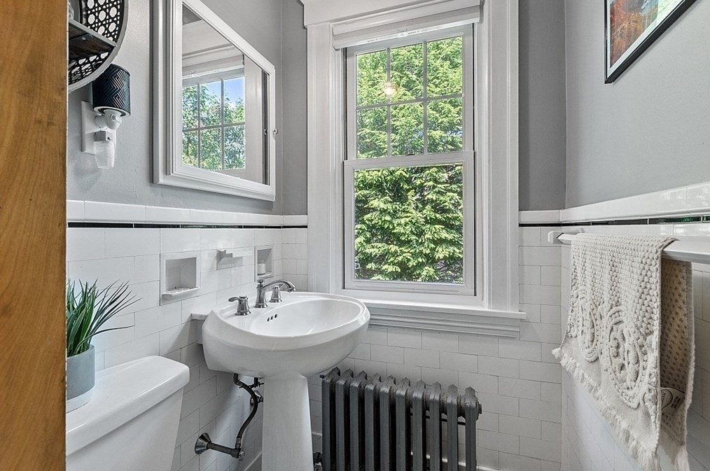 661 Grove St, Worcester MA 01605-2600 exterior