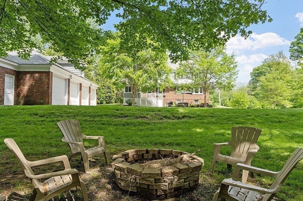 661 Grove St, Worcester MA 01605-2600 exterior