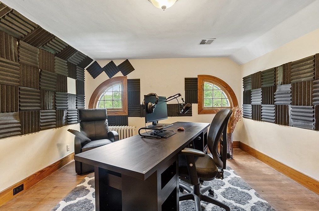 661 Grove St, Worcester MA 01605-2600 exterior