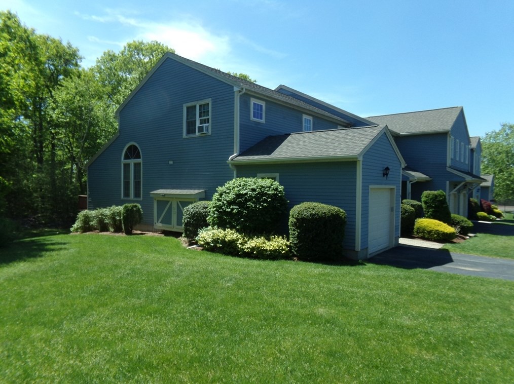 115 Colonial Dr #115, Fiskdale, MA 01566