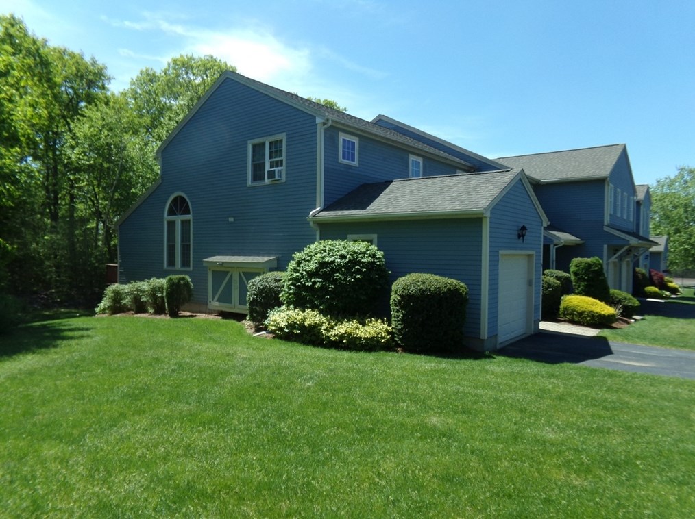 115 Colonial Dr, Fiskdale, MA 01566 exterior