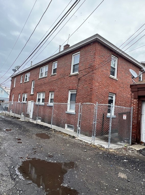 92 Haverhill St, Lawrence MA  01840-1712 exterior