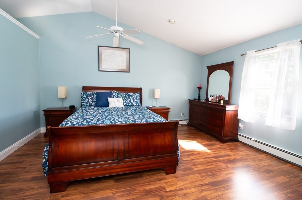 361 Huttleston Ave, Fairhaven MA 02719-3115 exterior