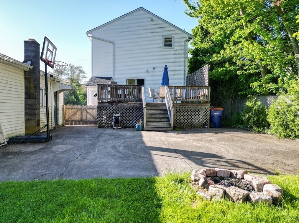 361 Huttleston Ave, Fairhaven MA 02719-3115 exterior