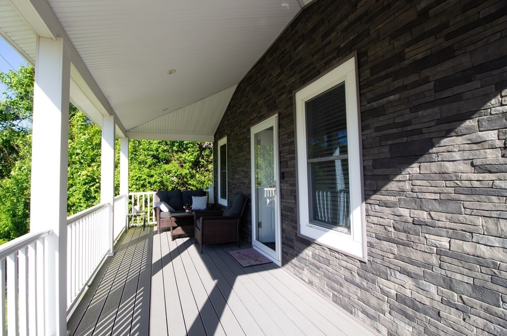 361 Huttleston Ave, Fairhaven MA 02719-3115 exterior