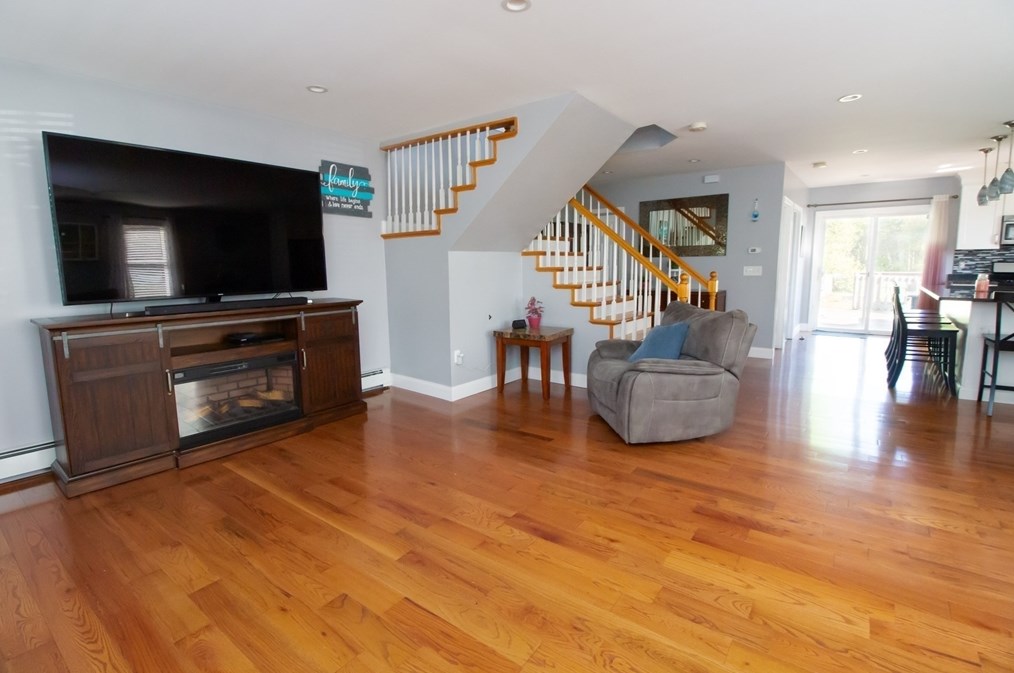 361 Huttleston Ave, Fairhaven MA 02719-3115 exterior