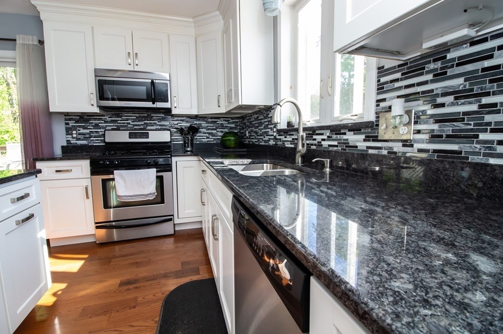 361 Huttleston Ave, Fairhaven MA 02719-3115 exterior