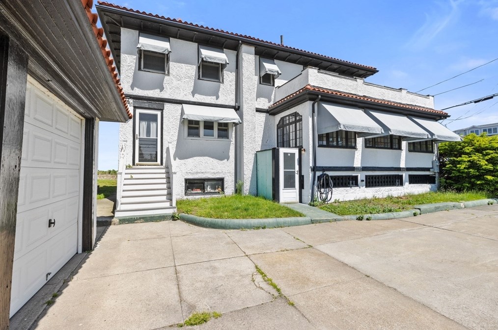 267 Bch Ave, Hull MA 02045-2701 exterior