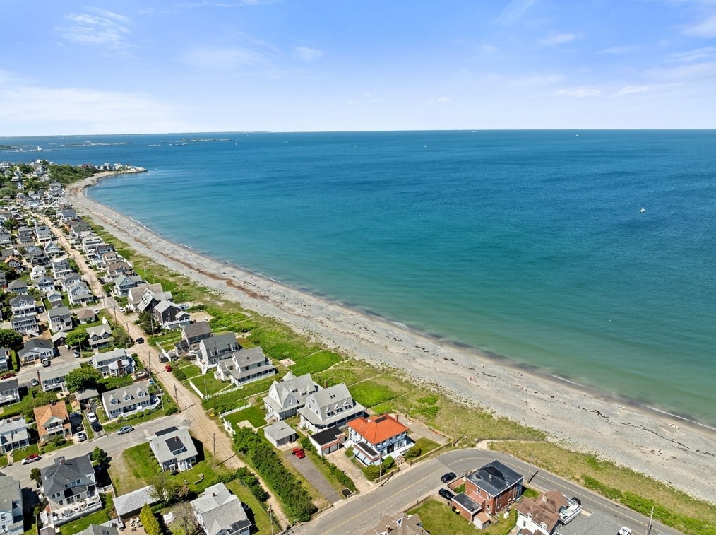 267 Bch Ave, Hull MA 02045-2701 exterior