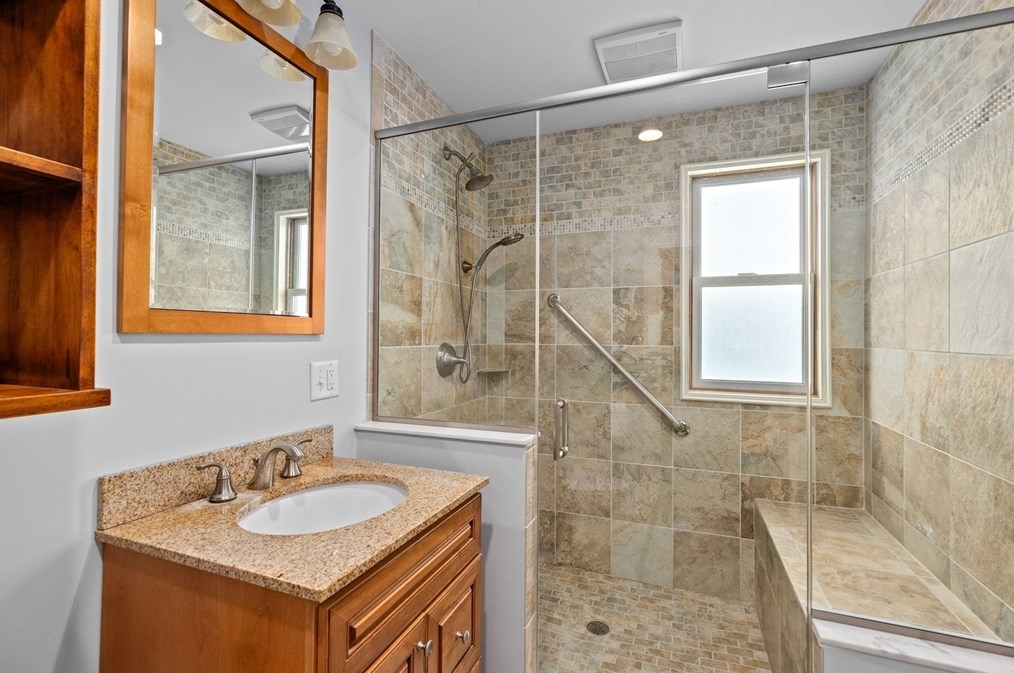 267 Bch Ave, Hull MA 02045-2701 exterior