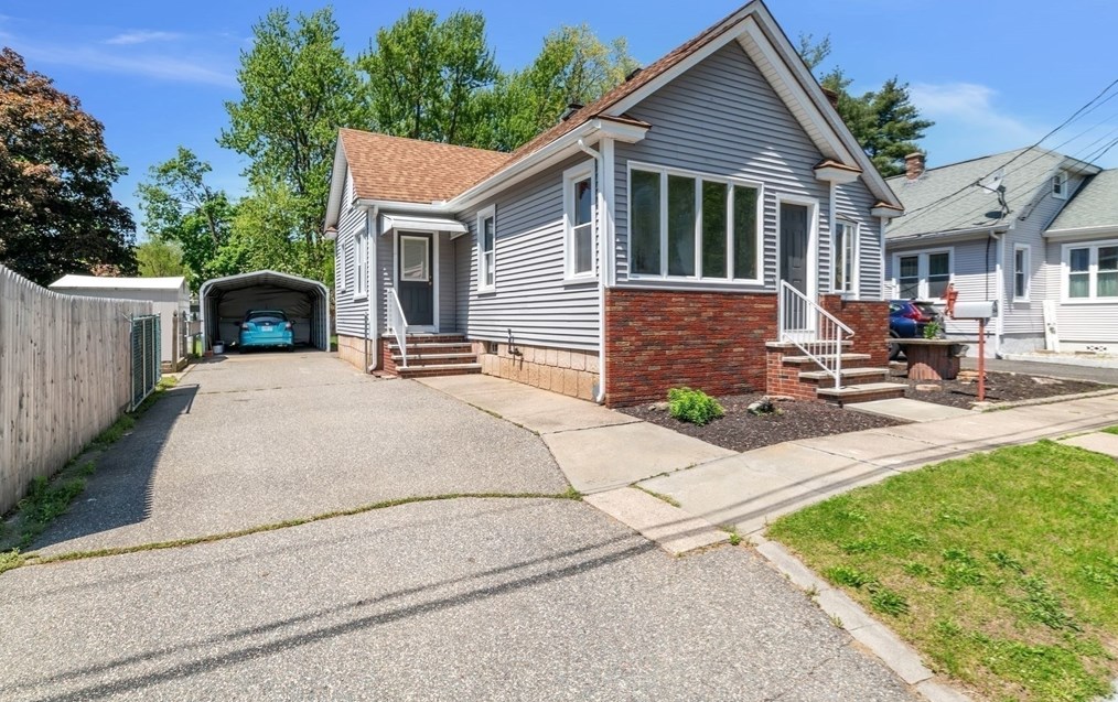 64 Stewart St, Chicopee MA 01020-1050 exterior