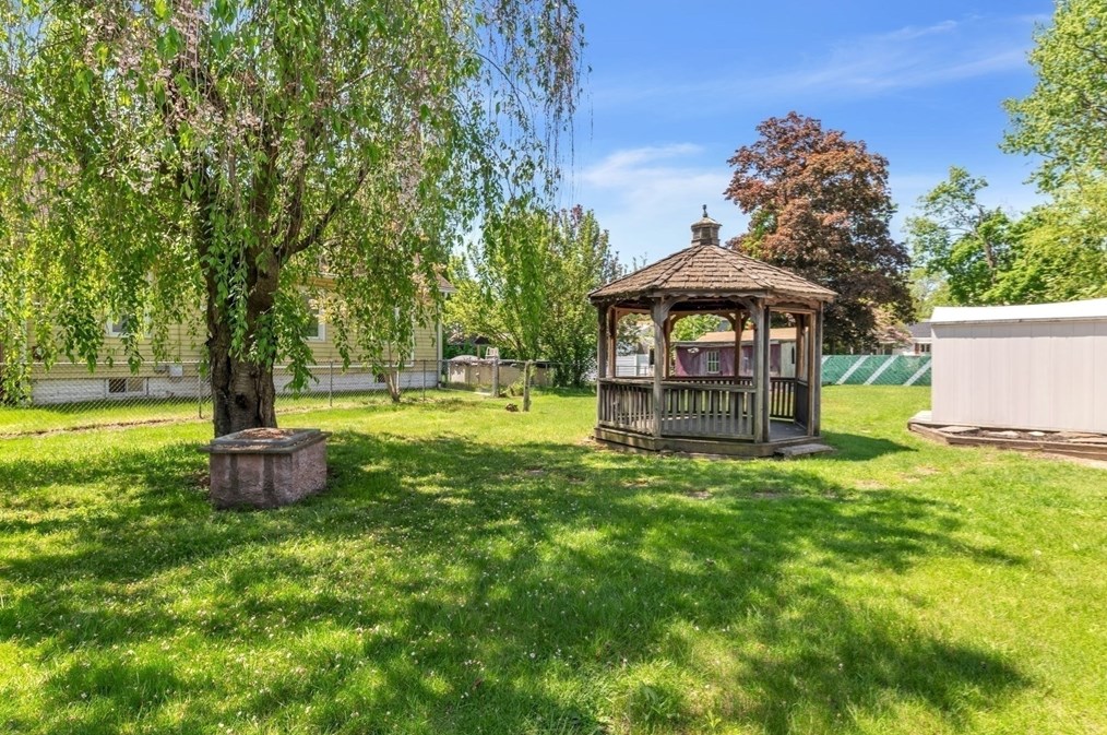 64 Stewart St, Chicopee MA 01020-1050 exterior