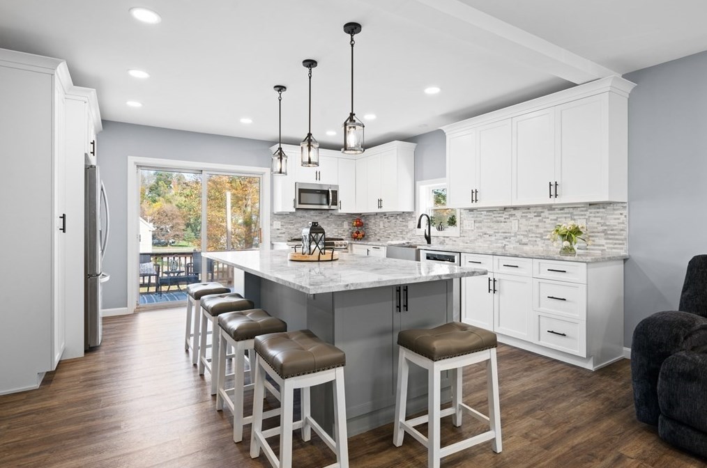 1 Lakeview Ave, Amesbury, MA 01913