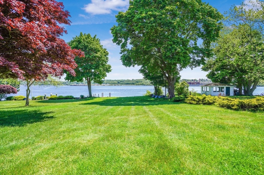 1220 Riverside Ave, Somerset, MA 02726 exterior