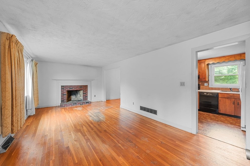 9 Gregory Rd, Holliston, MA 01746