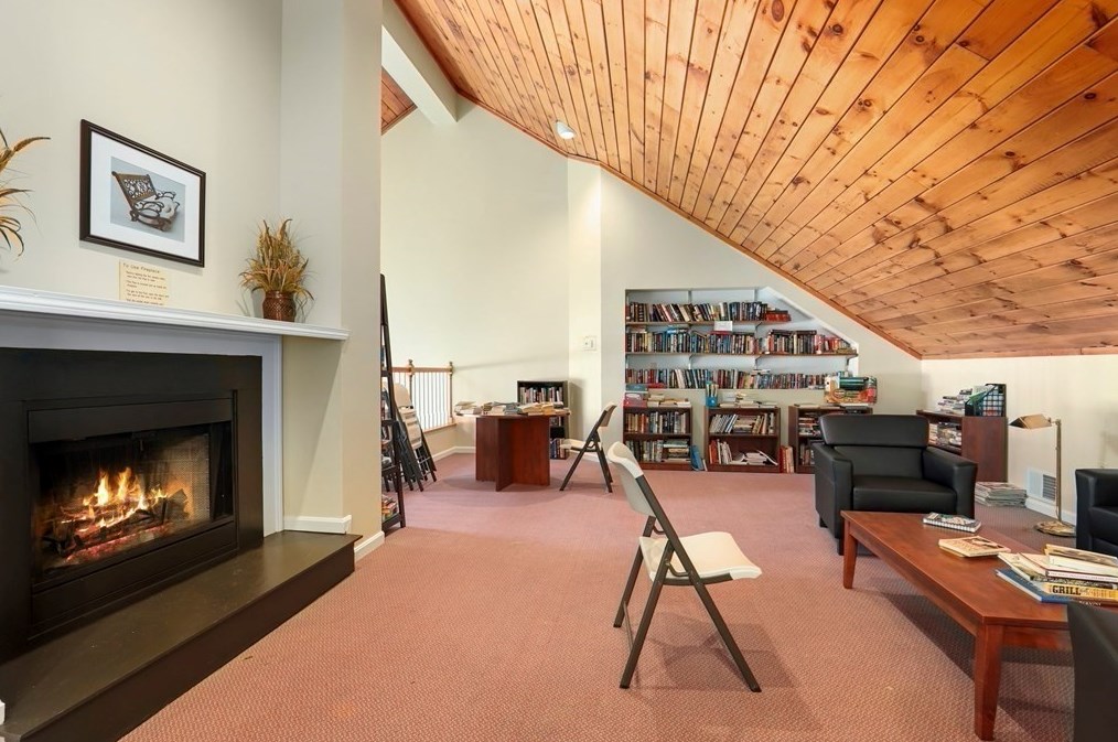 1100 Salem St, Lynnfield MA 01940-1580 exterior