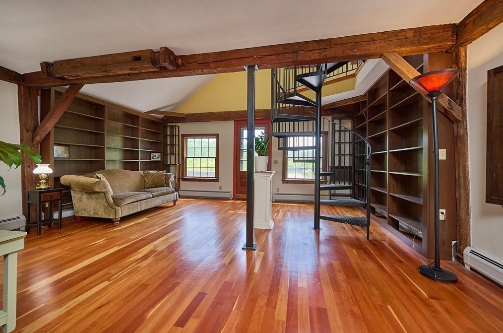 576 Shelburne Fls Rd, Conway MA 01341-9701 exterior