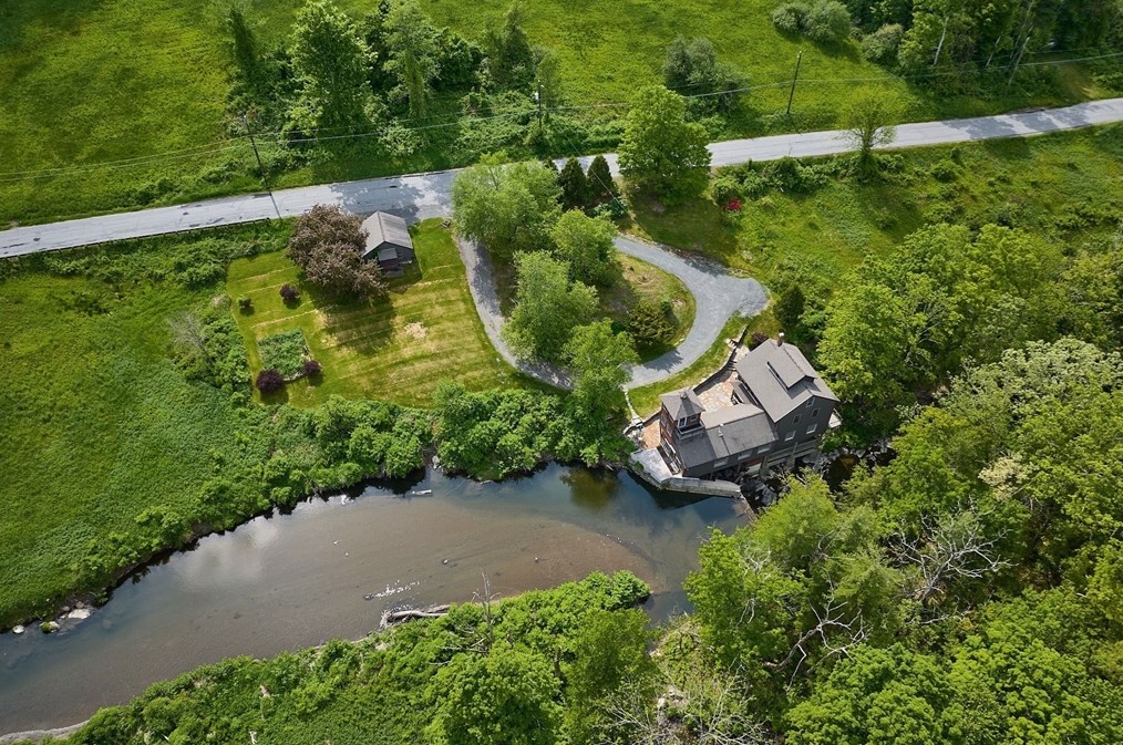 576 Shelburne Fls Rd, Conway MA 01341-9701 exterior