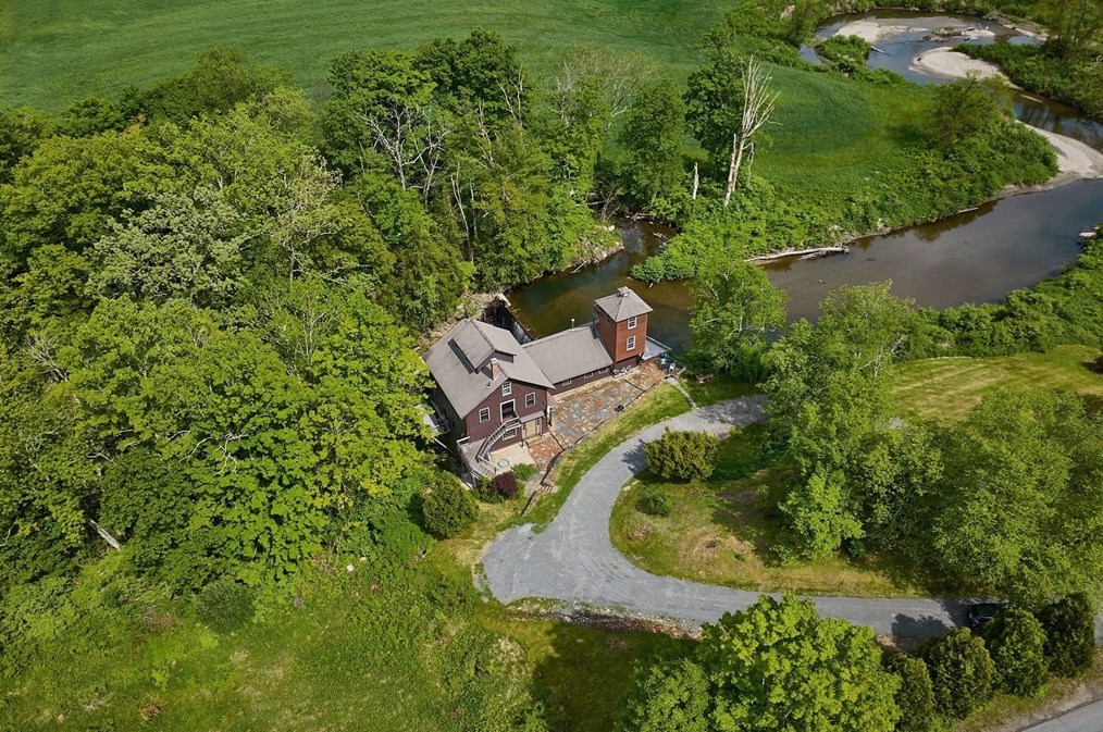 576 Shelburne Fls Rd, Conway MA 01341-9701 exterior