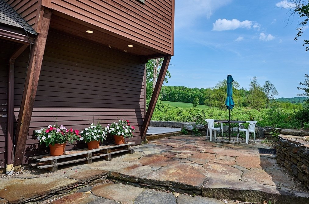 576 Shelburne Fls Rd, Conway MA 01341-9701 exterior