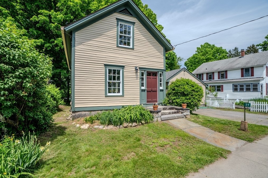 29 Main St, Montague, MA 01351