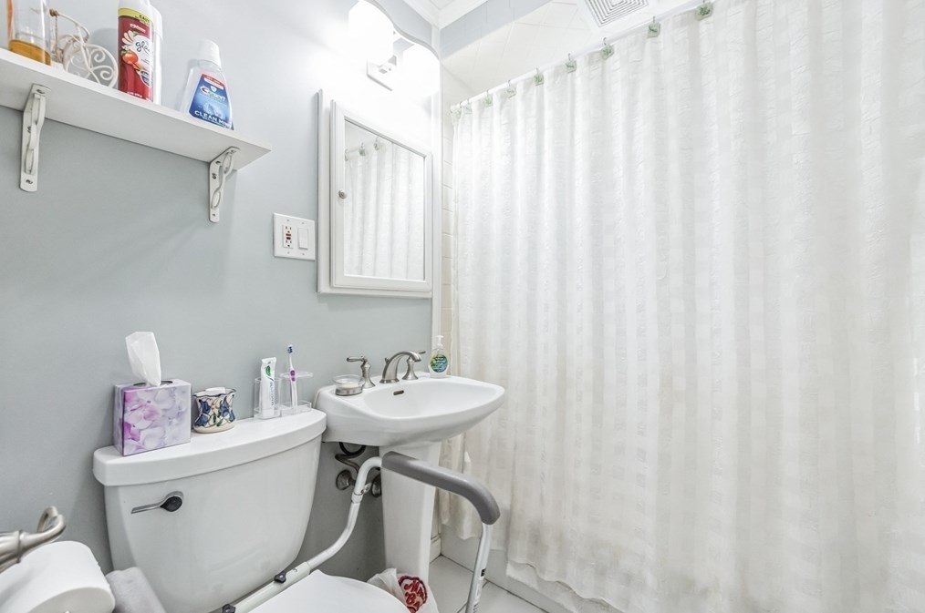 37 Bowdoin St, Lawrence MA 01843-2109 exterior