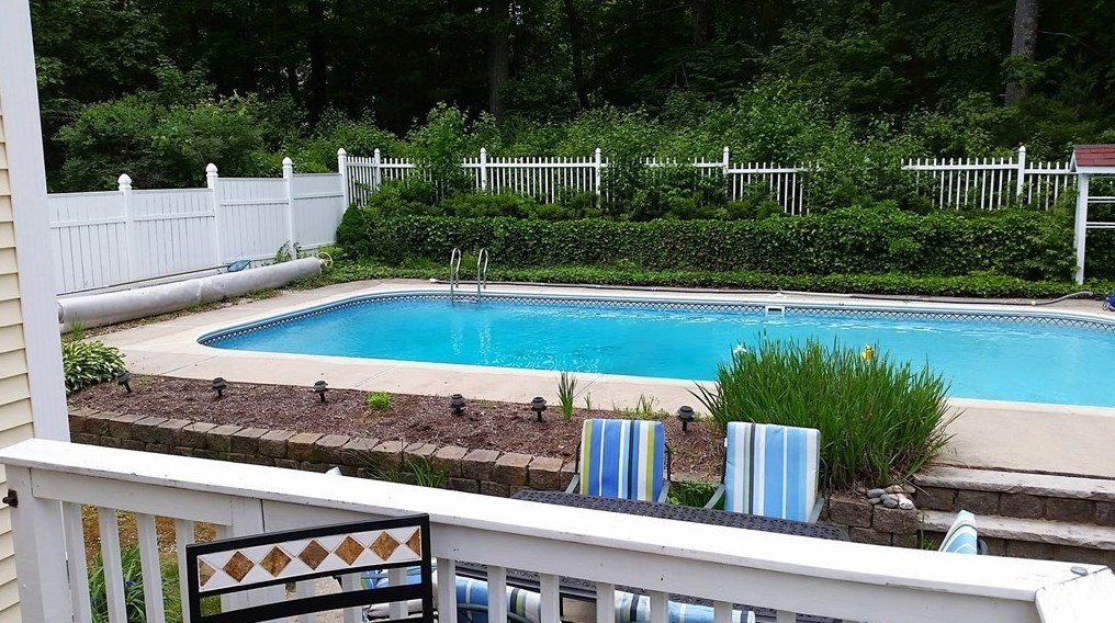 91 Elmshade Dr, Uxbridge MA 01569-1693 exterior