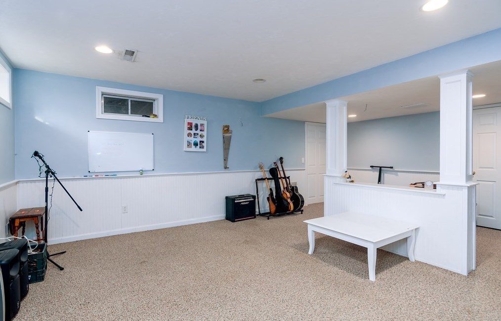 91 Elmshade Dr, Uxbridge MA 01569-1693 exterior