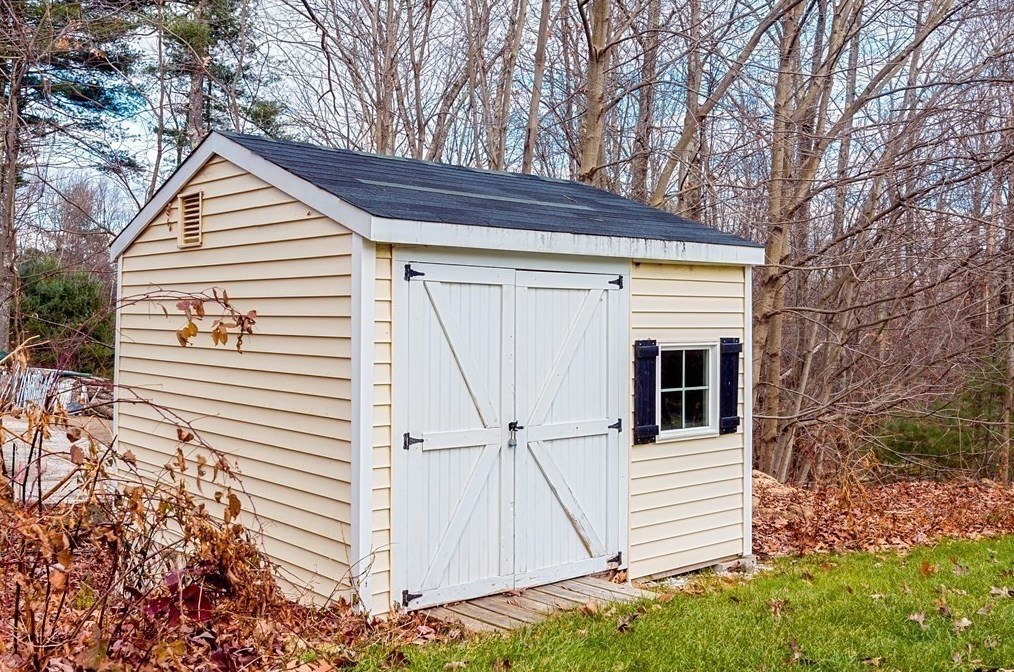 91 Elmshade Dr, Uxbridge MA 01569-1693 exterior