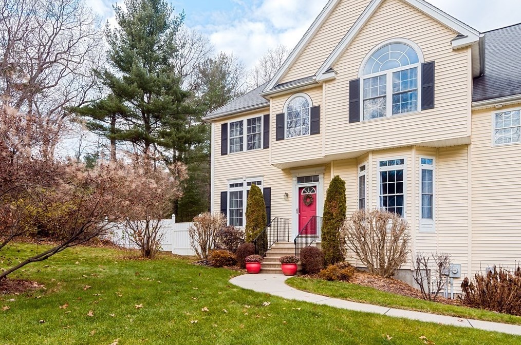 91 Elmshade Dr, Uxbridge, MA 01569-1692