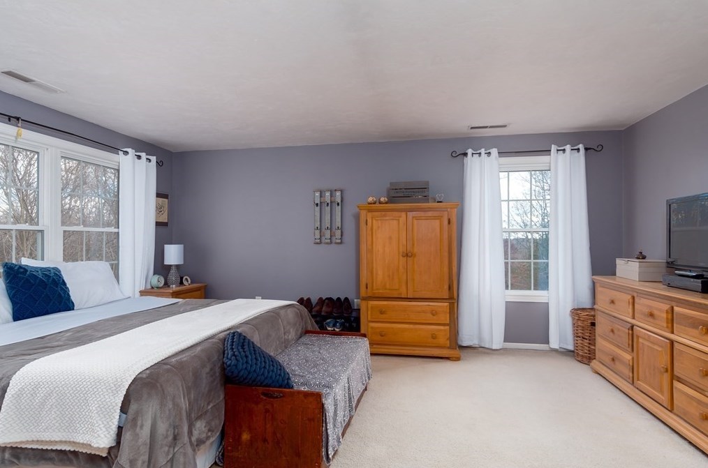 91 Elmshade Dr, Uxbridge MA 01569-1693 exterior