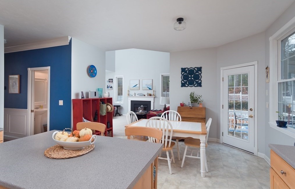 91 Elmshade Dr, Uxbridge MA 01569-1693 exterior