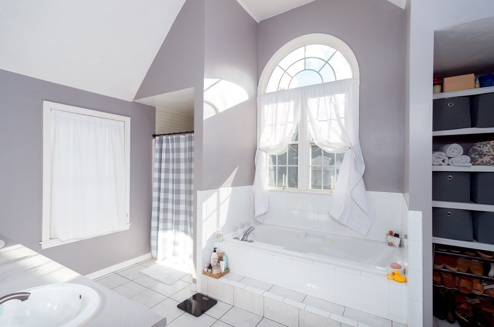 91 Elmshade Dr, Uxbridge MA 01569-1693 exterior