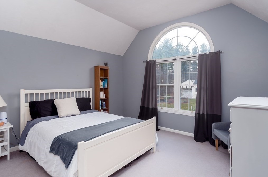 91 Elmshade Dr, Uxbridge MA 01569-1693 exterior