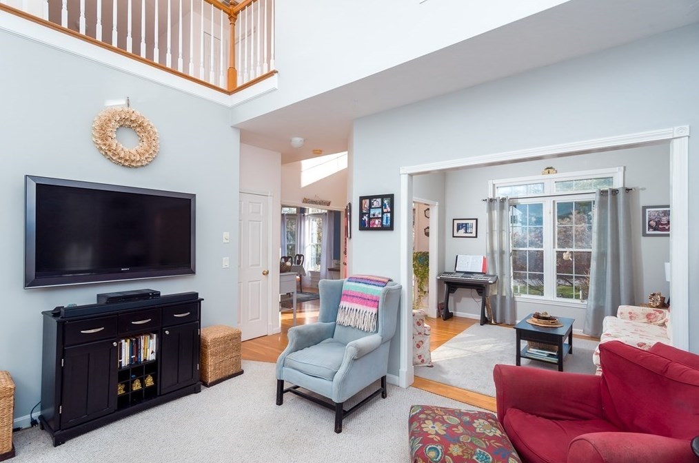 91 Elmshade Dr, Uxbridge MA 01569-1693 exterior