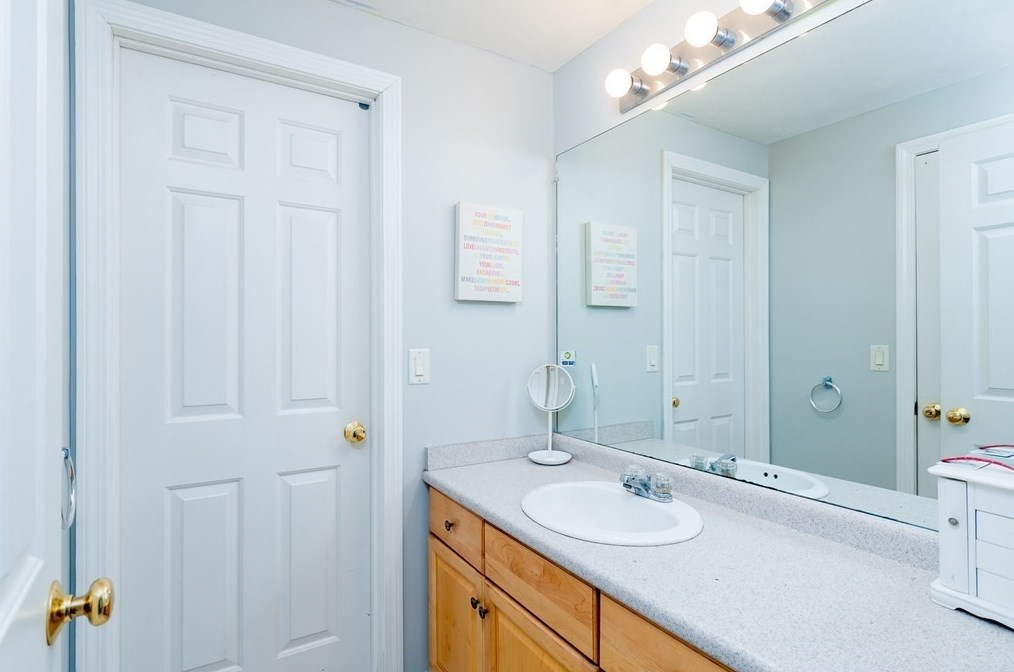 91 Elmshade Dr, Uxbridge MA 01569-1693 exterior