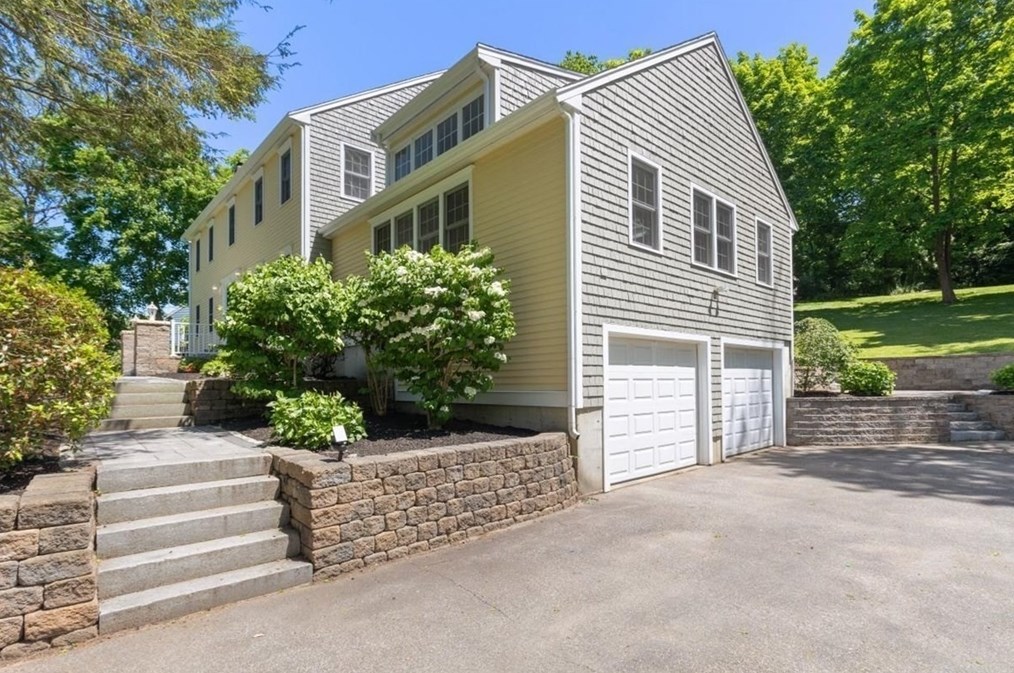 17 Squirrel Hl Ln, Hingham MA exterior