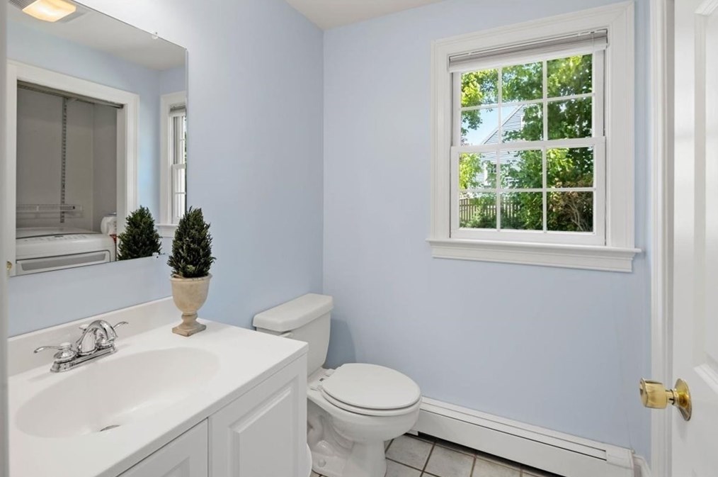 17 Squirrel Hl Ln, Hingham MA exterior