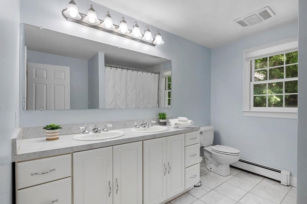 17 Squirrel Hl Ln, Hingham MA exterior