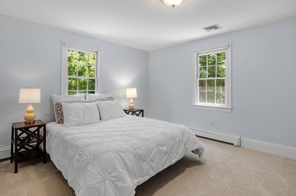 17 Squirrel Hl Ln, Hingham MA exterior