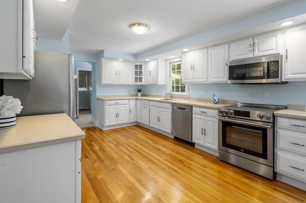 17 Squirrel Hill Ln, Hingham, MA 02043-1525