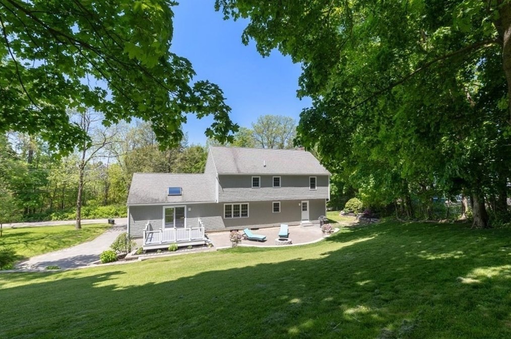 17 Squirrel Hl Ln, Hingham MA exterior