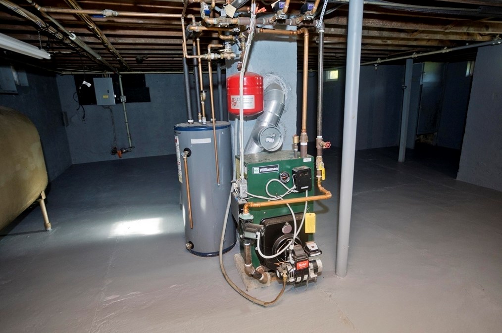 1350 Wilbraham Rd, Springfield MA  01119-2637 exterior