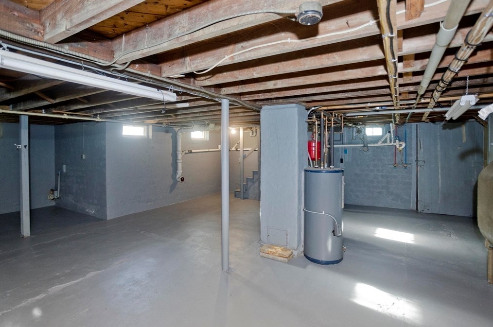 1350 Wilbraham Rd, Springfield MA  01119-2637 exterior