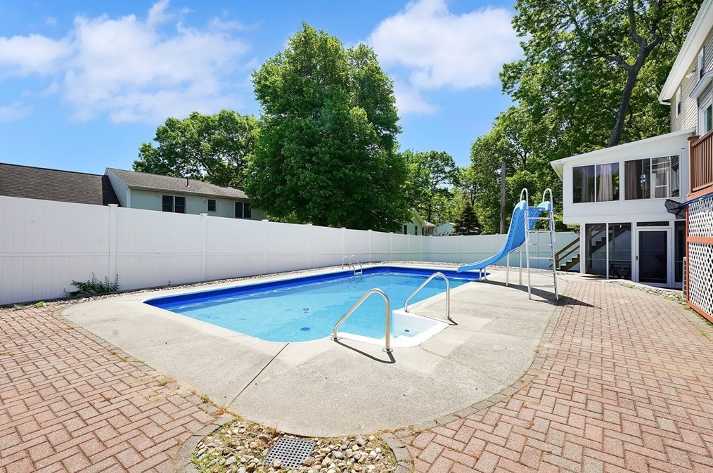 5 Flower St, Springfield MA  01118-2327 exterior