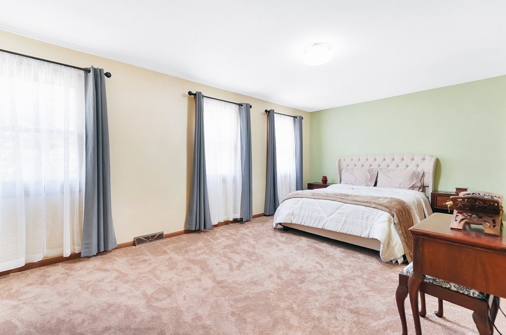 5 Flower St, Springfield MA  01118-2327 exterior