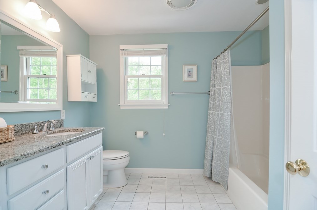 36 Lorraine Metcalf Rd, Franklin MA 02038-3234 exterior