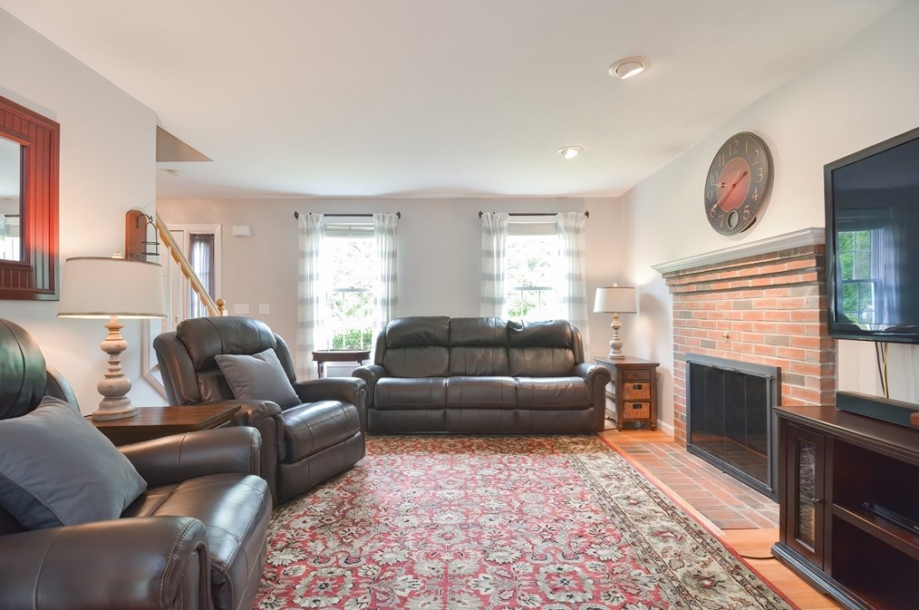 36 Lorraine Metcalf Rd, Franklin MA 02038-3234 exterior