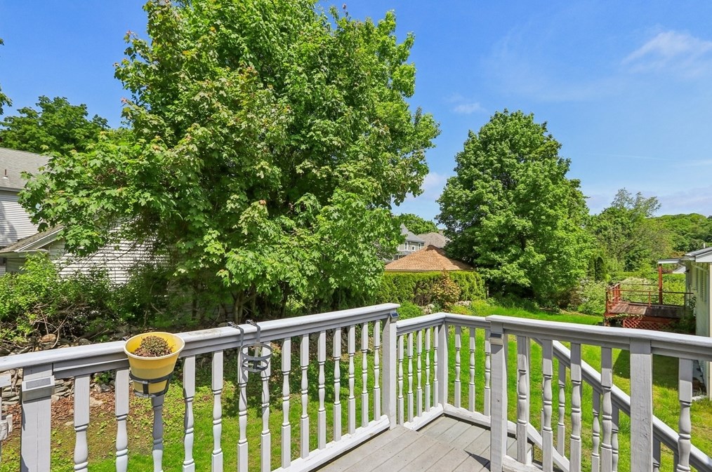 16 Maxdale Rd, Worcester MA 01602-1719 exterior